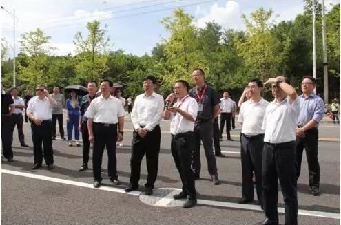 神奇大健康医药产业园迎来贵阳市半年经济工作会现场观摩组.jpg